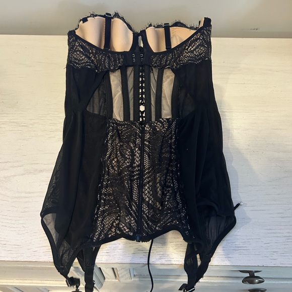 VS corset 34B - Picture 3 of 3